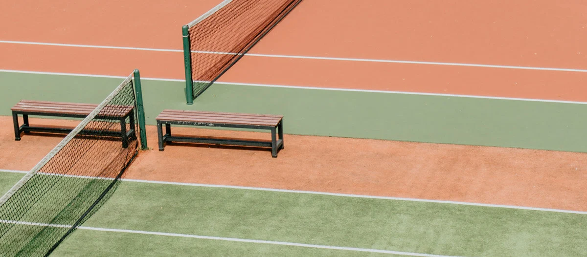 Cancha de tenis de polvo de ladrillo